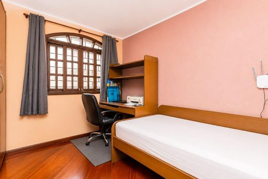 Quarto de casa para alugar com 4 quartos, 275m² em Bacacheri, Curitiba
