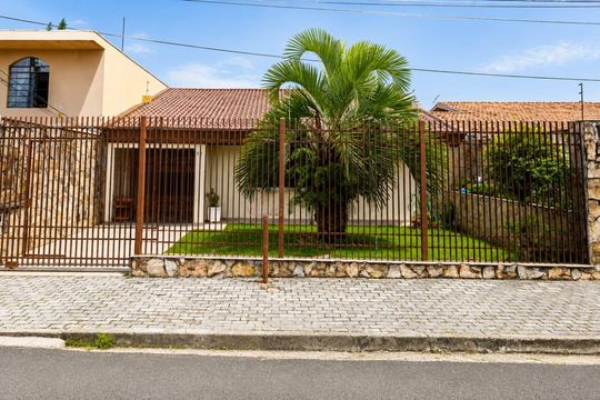 Fachada de casa para alugar com 4 quartos, 275m² em Bacacheri, Curitiba