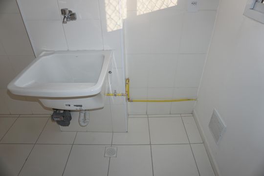 Lavanderia de apartamento para alugar com 2 quartos, 45m² em Jardim Vitória, Embu das Artes
