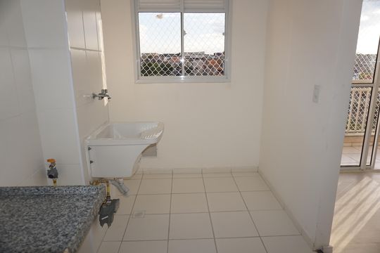 Lavanderia de apartamento para alugar com 2 quartos, 45m² em Jardim Vitória, Embu das Artes