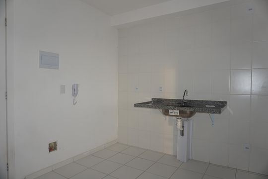 Cozinha de apartamento para alugar com 2 quartos, 45m² em Jardim Vitória, Embu das Artes