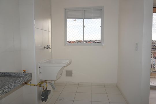 Lavanderia de apartamento para alugar com 2 quartos, 45m² em Jardim Vitória, Embu das Artes