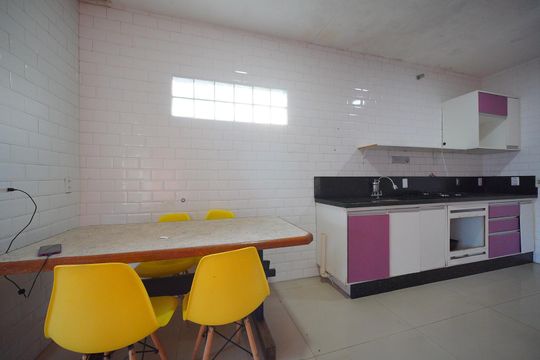 Cozinha de apartamento para alugar com 3 quartos, 91m² em São João do Rio Vermelho, Florianópolis