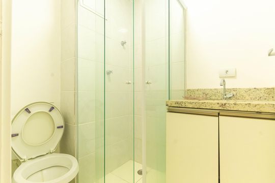 Banheiro de kitnet/studio à venda com 1 quarto, 35m² em Vila Granada, São Paulo