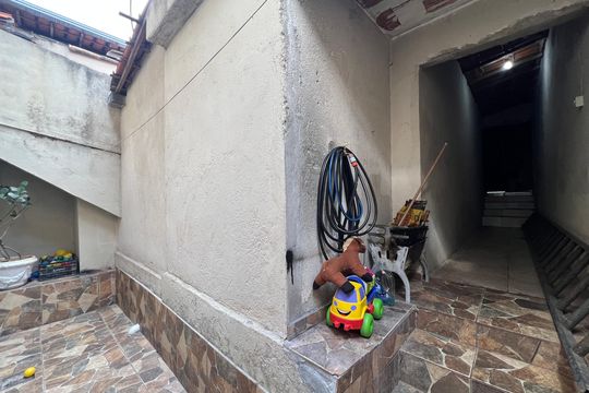 Corredor de casa à venda com 3 quartos, 90m² em Nacional, Contagem