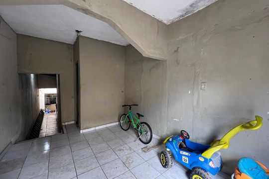 Garagem de casa à venda com 3 quartos, 90m² em Nacional, Contagem