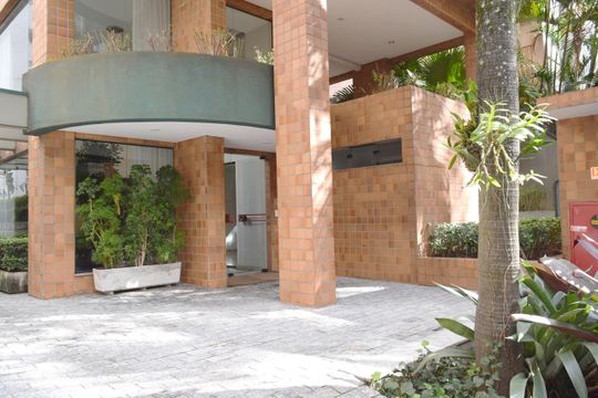 Entrada edifício de apartamento para alugar com 1 quarto, 32m² em Jardim Paulista, São Paulo