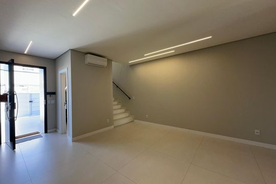 Sala de casa à venda com 3 quartos, 138m² em Votupoca, Barueri
