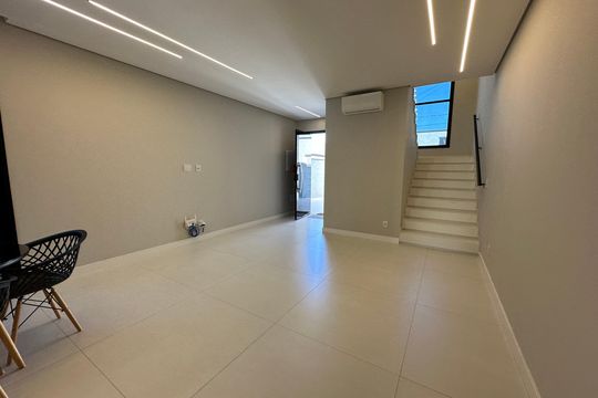 Sala de casa à venda com 3 quartos, 138m² em Votupoca, Barueri