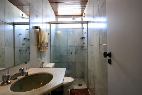 Banheiro de apartamento à venda com 4 quartos, 230m² em Savassi, Belo Horizonte