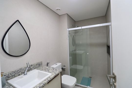 Banheiro de apartamento para alugar com 2 quartos, 68m² em Jaguaribe, Salvador