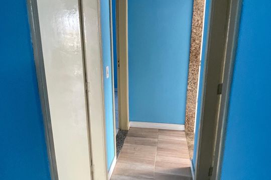 Corredor de casa para alugar com 2 quartos, 80m² em Jardim Vinte E Cinco de Agosto, Duque de Caxias