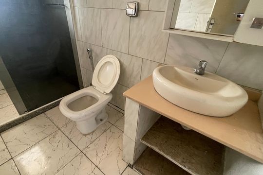 Banheiro de casa para alugar com 2 quartos, 80m² em Jardim Vinte E Cinco de Agosto, Duque de Caxias