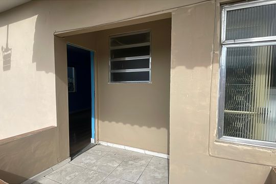 Fachada de casa para alugar com 2 quartos, 80m² em Jardim Vinte E Cinco de Agosto, Duque de Caxias