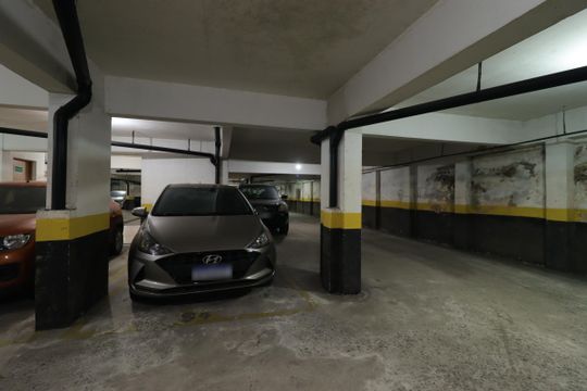 Garagem de apartamento à venda com 2 quartos, 69m² em Vila Vilma, Santo André