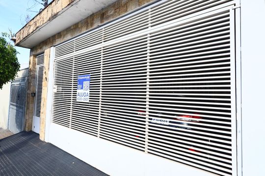 Fachada de casa para alugar com 3 quartos, 350m² em Cidade São Francisco, São Paulo