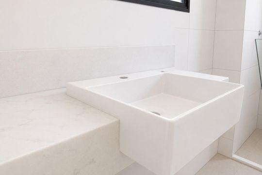 Banheiro de apartamento à venda com 1 quarto, 70m² em Santo Antônio, Belo Horizonte