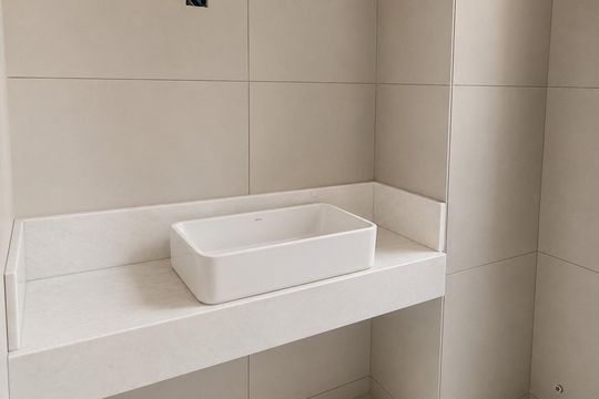 Banheiro de apartamento à venda com 1 quarto, 70m² em Santo Antônio, Belo Horizonte