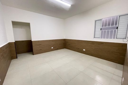Quarto de casa para alugar com 1 quarto, 40m² em Jardim Guarau, São Paulo