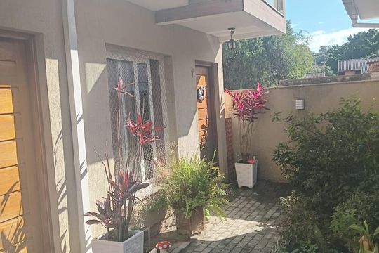 Área externa de casa de condomínio à venda com 2 quartos, 96m² em Vila Nova, Porto Alegre