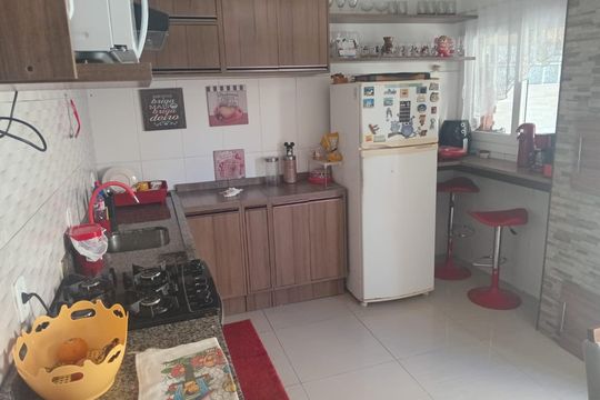 Cozinha de casa de condomínio à venda com 2 quartos, 96m² em Vila Nova, Porto Alegre