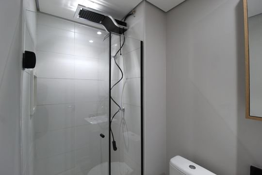 Banheiro de kitnet/studio para alugar com 1 quarto, 24m² em Vila Olímpia, São Paulo
