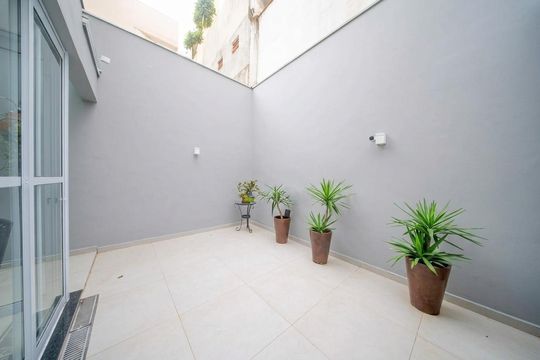 Área externa de casa à venda com 3 quartos, 146m² em Jardim Piqueroby, São Paulo
