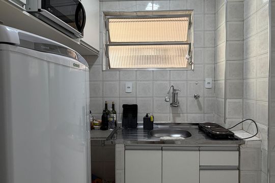 Cozinha e Área de Serviço de apartamento para alugar com 1 quarto, 70m² em Gonzaga, Santos