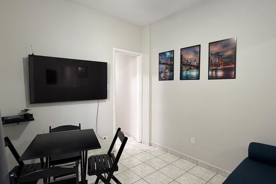 Sala de apartamento para alugar com 1 quarto, 70m² em Gonzaga, Santos