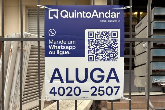 Placa de apartamento para alugar com 3 quartos, 138m² em Santana, Porto Alegre