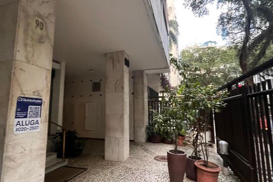 Placa de apartamento para alugar com 1 quarto, 40m² em Leme, Rio de Janeiro