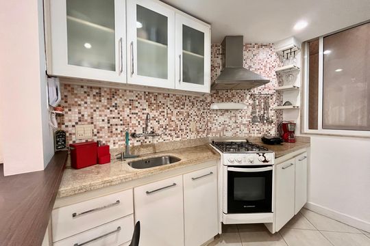Apartamento para alugar com 1 quarto, 40m² em Leme, Rio de Janeiro