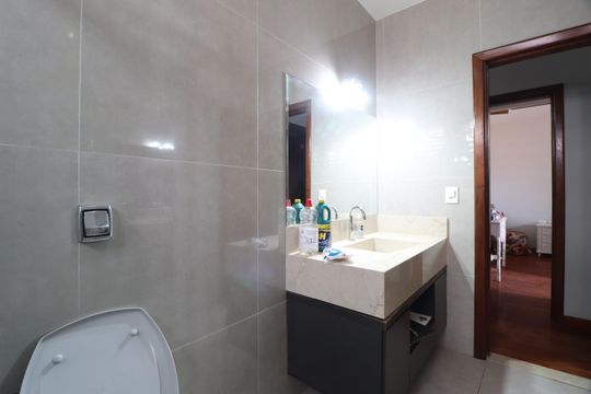 Banheiro Social de casa para alugar com 3 quartos, 269m² em Lídice, Uberlândia