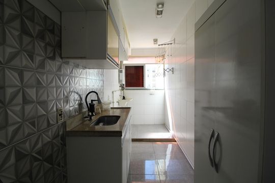 Cozinha de apartamento para alugar com 2 quartos, 45m² em Taquara, Rio de Janeiro