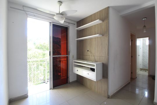 Sala de apartamento para alugar com 2 quartos, 45m² em Taquara, Rio de Janeiro