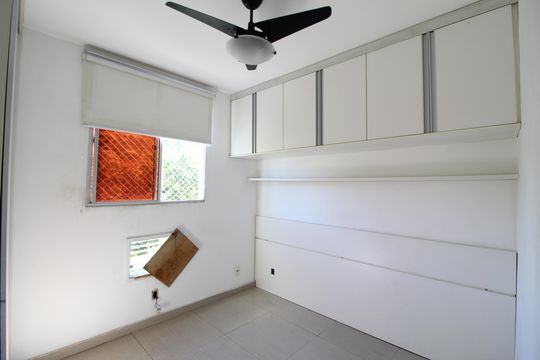 Quarto 2 de apartamento para alugar com 2 quartos, 45m² em Taquara, Rio de Janeiro