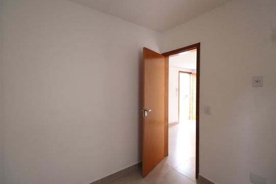 Quarto 1 de apartamento para alugar com 2 quartos, 50m² em Vila Esperança, São Paulo