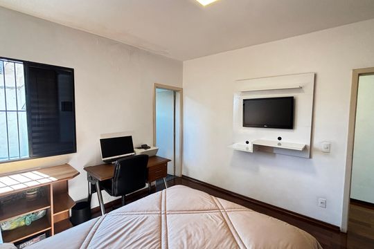 Suite 2 de casa para alugar com 3 quartos, 356m² em Vila Eldizia, Santo André