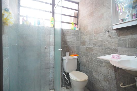 Banheiro de apartamento à venda com 1 quarto, 37m² em Guarani, Novo Hamburgo