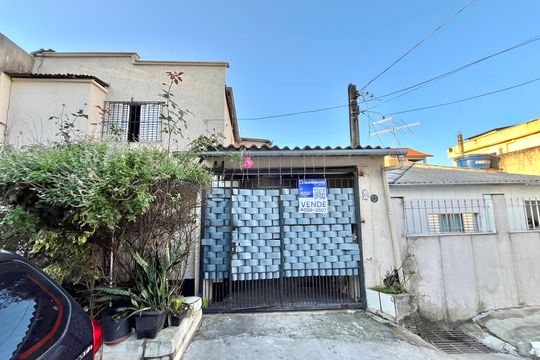 Fachada de casa à venda com 3 quartos, 100m² em Vila Fachini, São Paulo