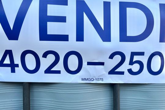 Plaquinha instalada de casa à venda com 3 quartos, 100m² em Vila Fachini, São Paulo
