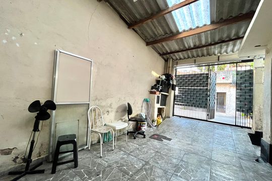 Garagem de casa à venda com 3 quartos, 100m² em Vila Fachini, São Paulo