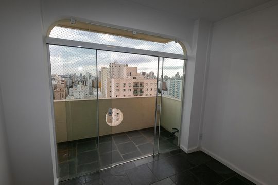 VARANDA de apartamento à venda com 2 quartos, 100m² em Centro, Campinas