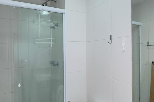 Banheiro da Suíte de apartamento para alugar com 1 quarto, 30m² em Santo Amaro, São Paulo