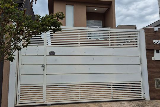 Fachada de casa de condomínio para alugar com 3 quartos, 260m² em Parque Jaguari (Fazendinha), Santana de Parnaíba