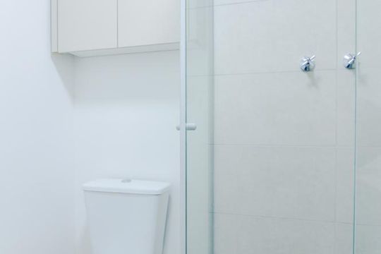 Banheiro da Suíte de apartamento para alugar com 2 quartos, 48m² em Vila Augusta, Guarulhos