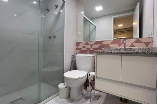 Banheiro de apartamento à venda com 1 quarto, 38m² em Jardim Flor da Montanha, Guarulhos