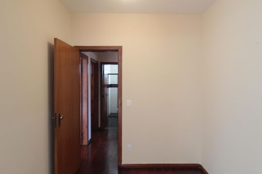 Sala de apartamento para alugar com 3 quartos, 95m² em Santa Rosa, Belo Horizonte