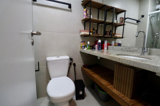 Banheiro de apartamento para alugar com 1 quarto, 32m² em Mangabeira, Salvador