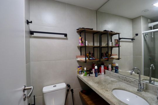 Banheiro de apartamento para alugar com 1 quarto, 32m² em Mangabeira, Salvador